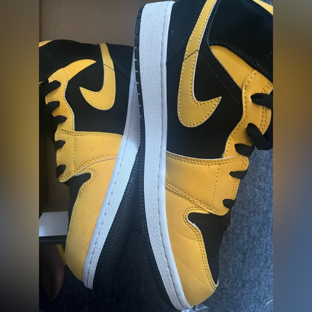 Please check ALL PICS. There is some Damage to one of the shoes